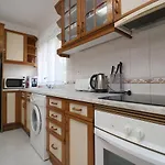 فيلة Goncalves *